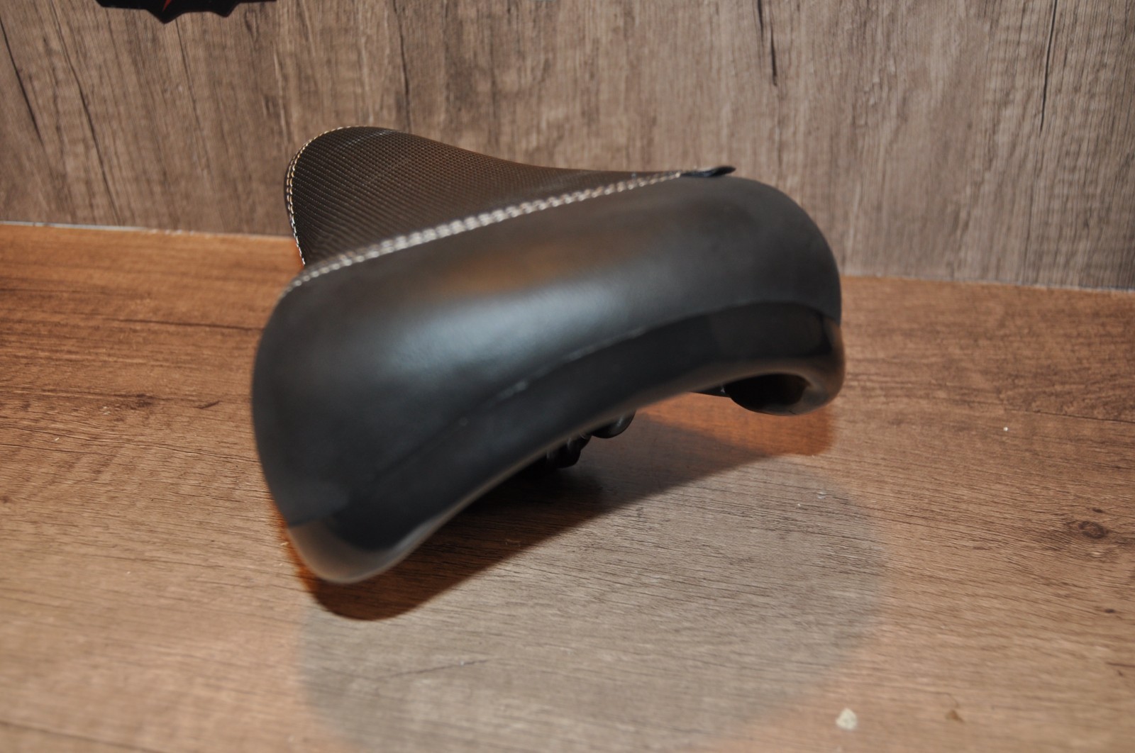 High quality BMX bike seat with 280mm / 25.4mm diameter Seat Post