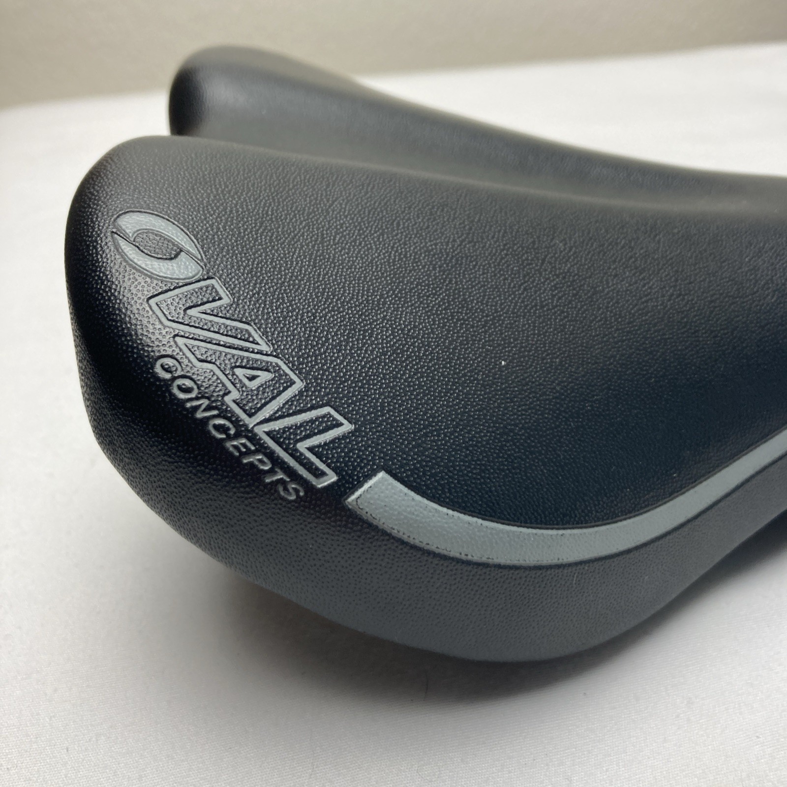 Oval Concepts Bike Saddle – Black with Gray Accents 7x7mm rail clamps