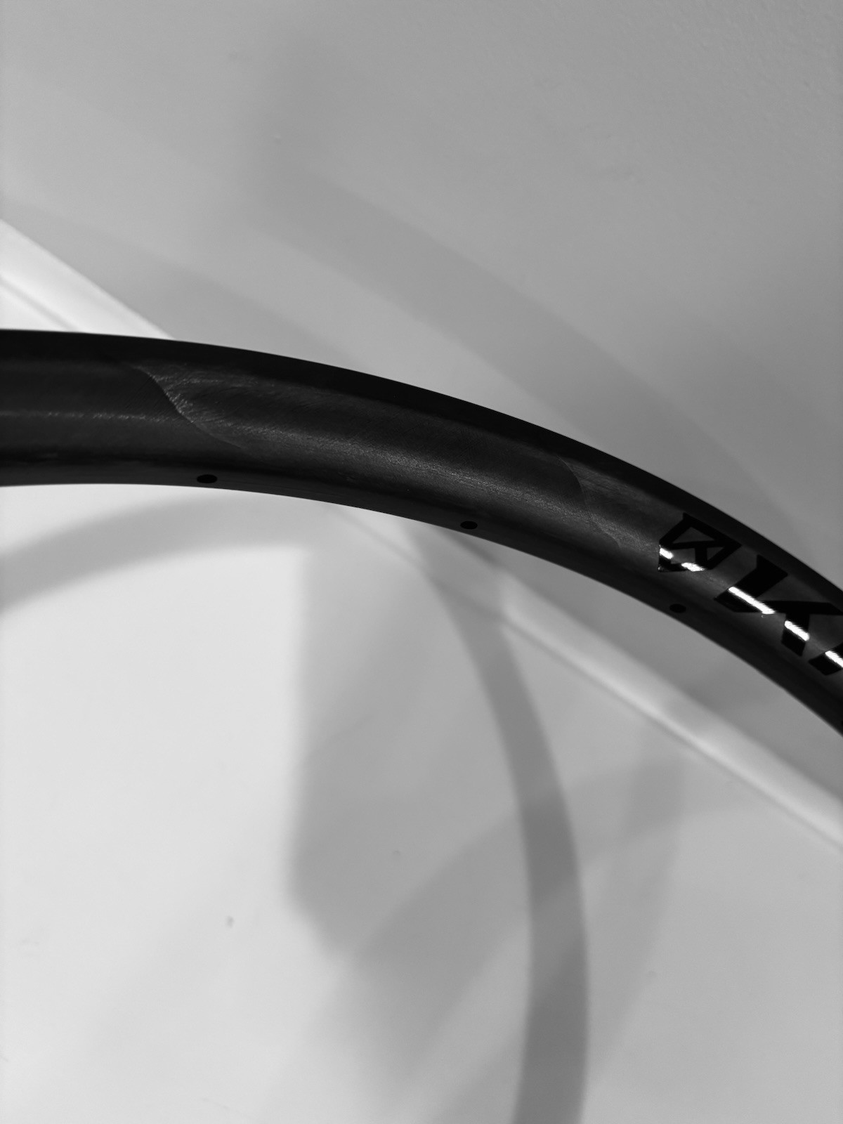 PAIR (2) Knight Carbon I30 RimS – 29″, Disc, Tubeless, 28H MTB RIM BLACK LOGO