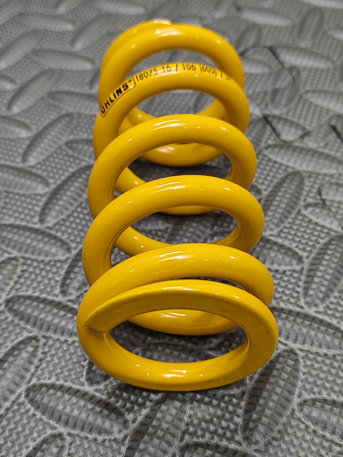 Ohlins Coil Spring 605lbs 2.25/57mm For TTX22M