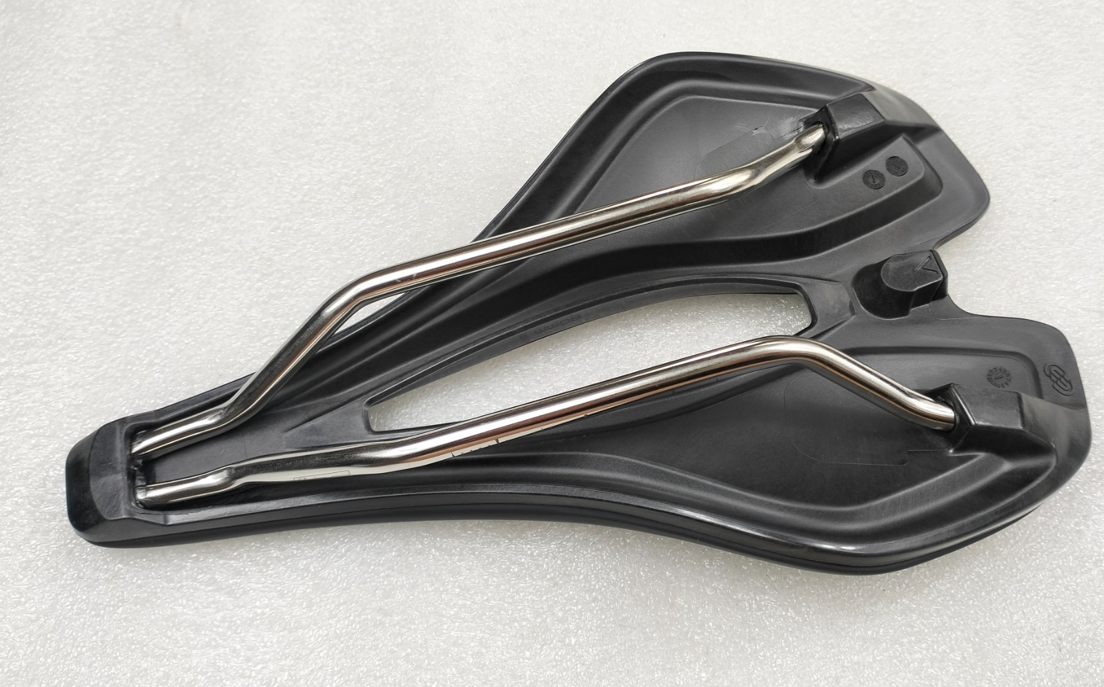 GIANT FLEET SL BLACK SADDLE 248X145MM SHORT NOSE CARBON COMPOSITE WEIGHT 222g