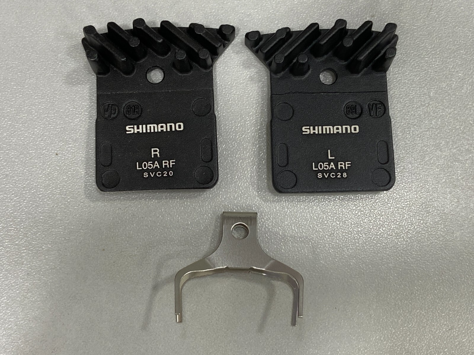 Shimano L05A-RF Resin Disc Brake Pads w/ Fin (1Pair)