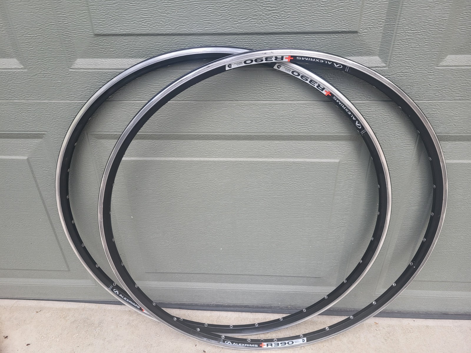 700c Alex A Class R370 classic road bike rims outstanding condition. 32 hole