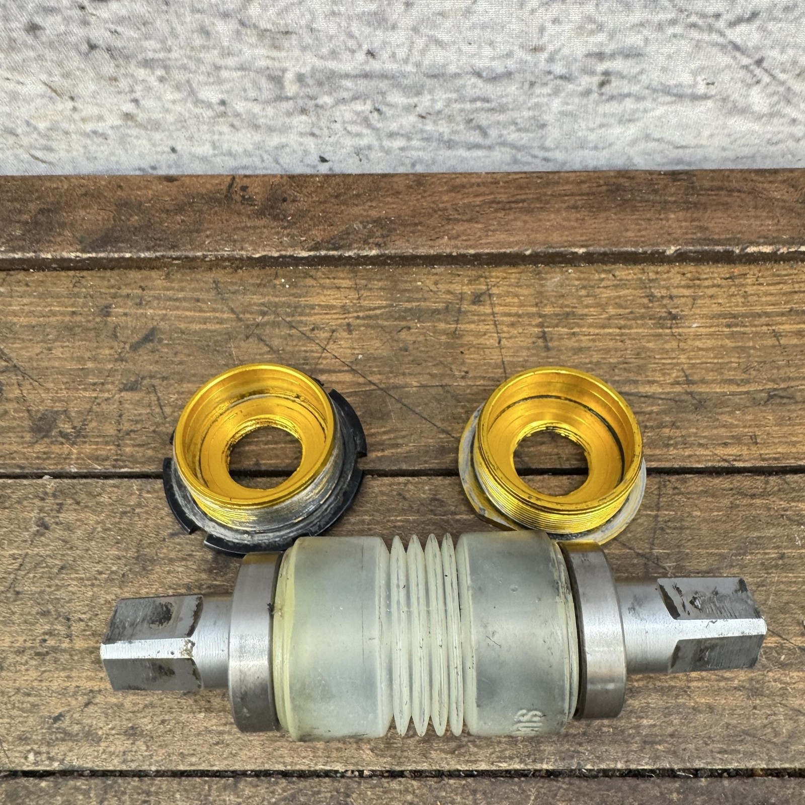 Vintage Sugino 15 Bottom Bracket Gold Alloy Cups Sealed Bearing English 68mm BSA