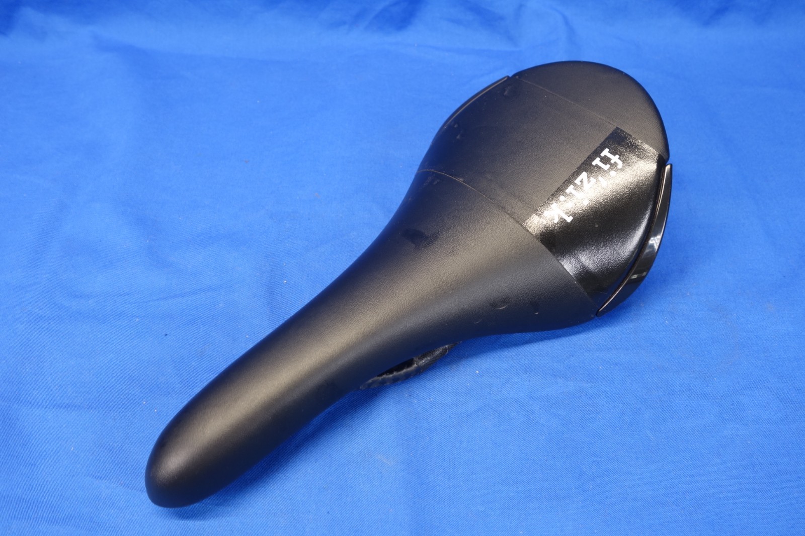 Fizik Aliante R1 Bike Saddle, Bicycle Seat, Carbon 7 x 9 Rails