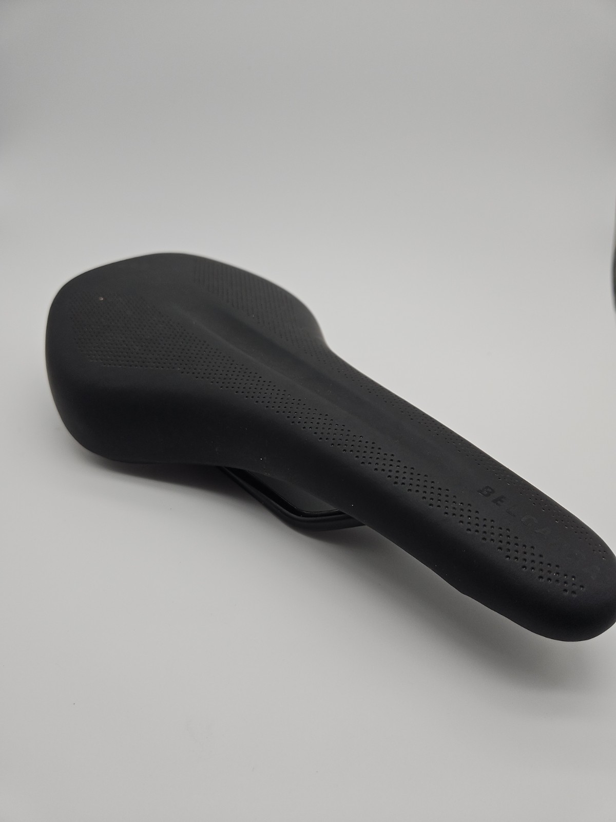Synchros Belcarra VL-3532 Mountain Bike Road Bike Saddle Steel Rail Performance