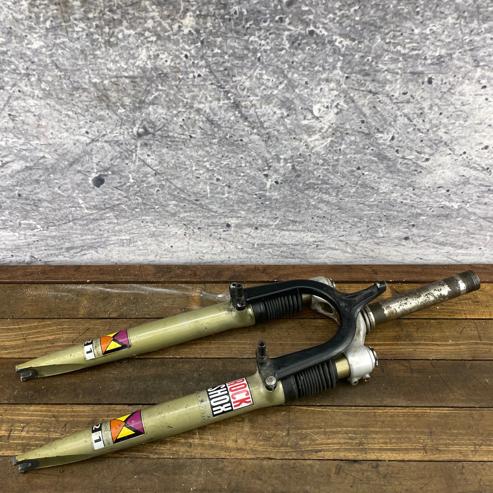 Vintage Rock Shox Mag21 Fork 1 in Threaded 26 in 5.5″ Steerer 26 Mag 21 1″ Parts