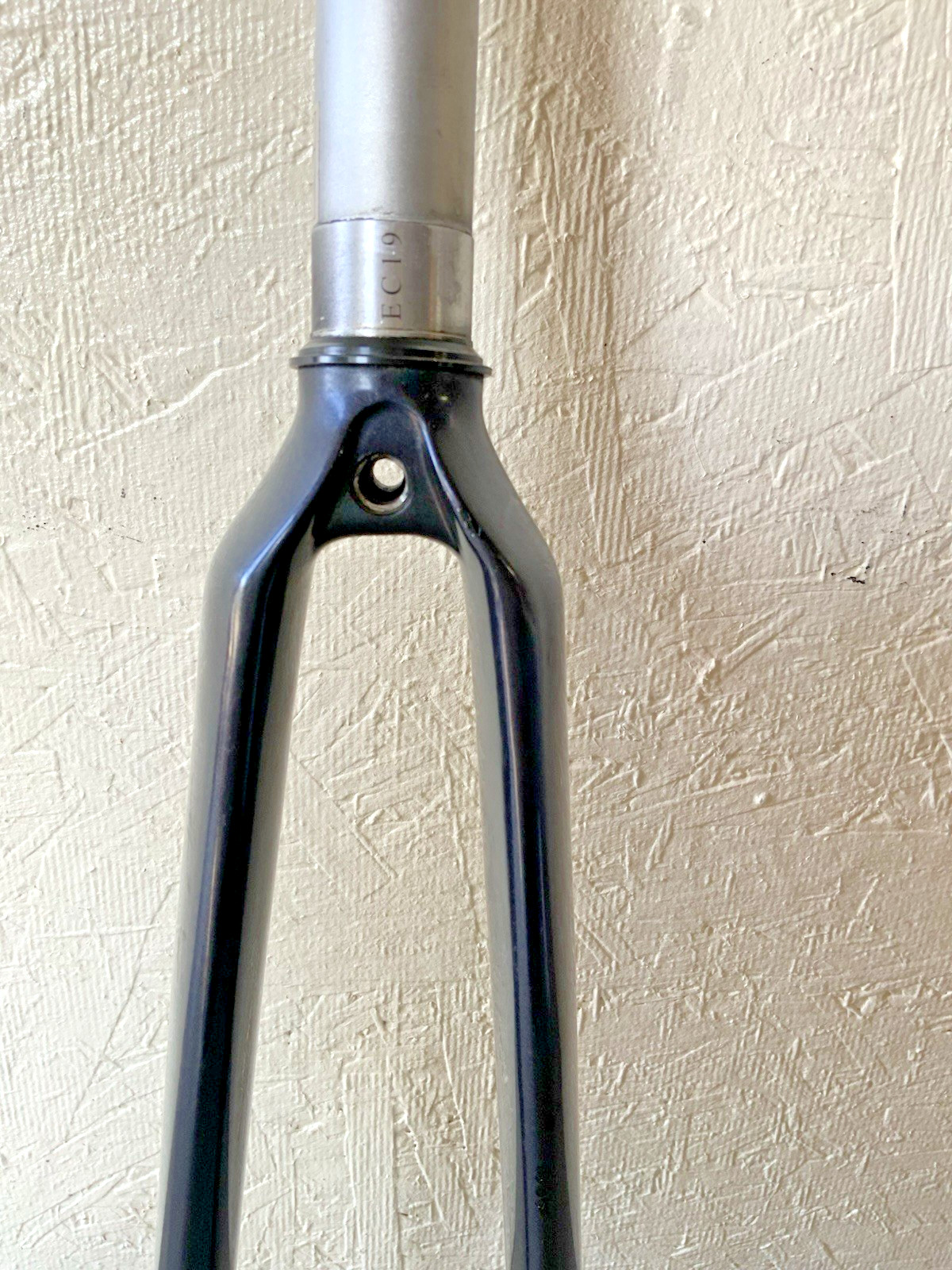 PROFILE CARBON FORK 1 1/8 INCH THREADLESS 700C 596 GRAMS 260 MM STEERER TUBE