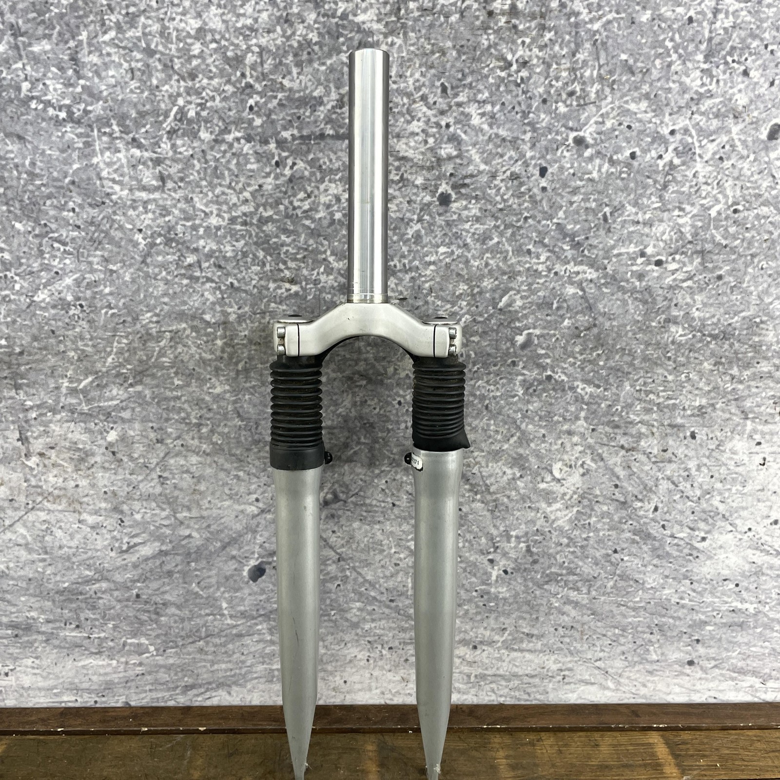 Vintage RockShox MAG 10 Fork 26in 1-1/8 Threadless 6.75in Steerer 90s MTB