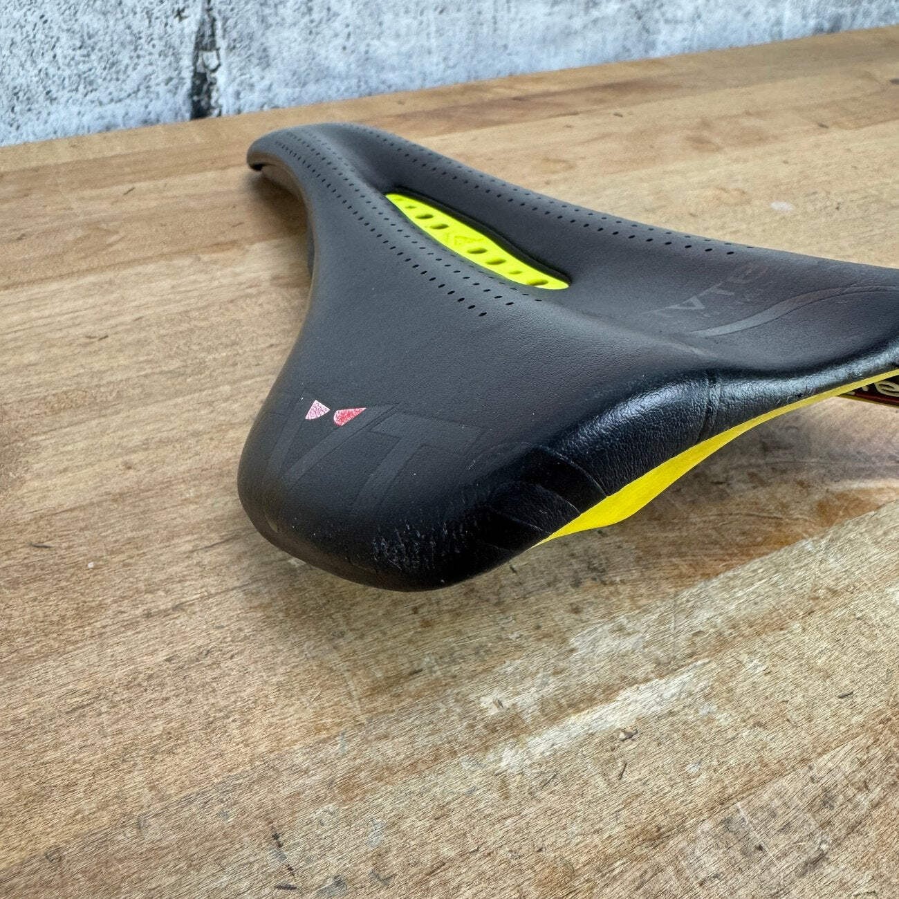 Astute Pilargo Star Carbonio 140mm 7x9mm Carbon Rail Bike Saddle 217g