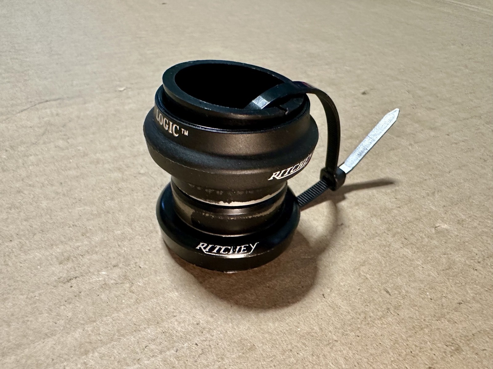 VINTAGE RITCHEY LOGIC HEADSET (FULL SET) 1 1/8″ THREADLESS BLACK BEAUTIFUL NICE!
