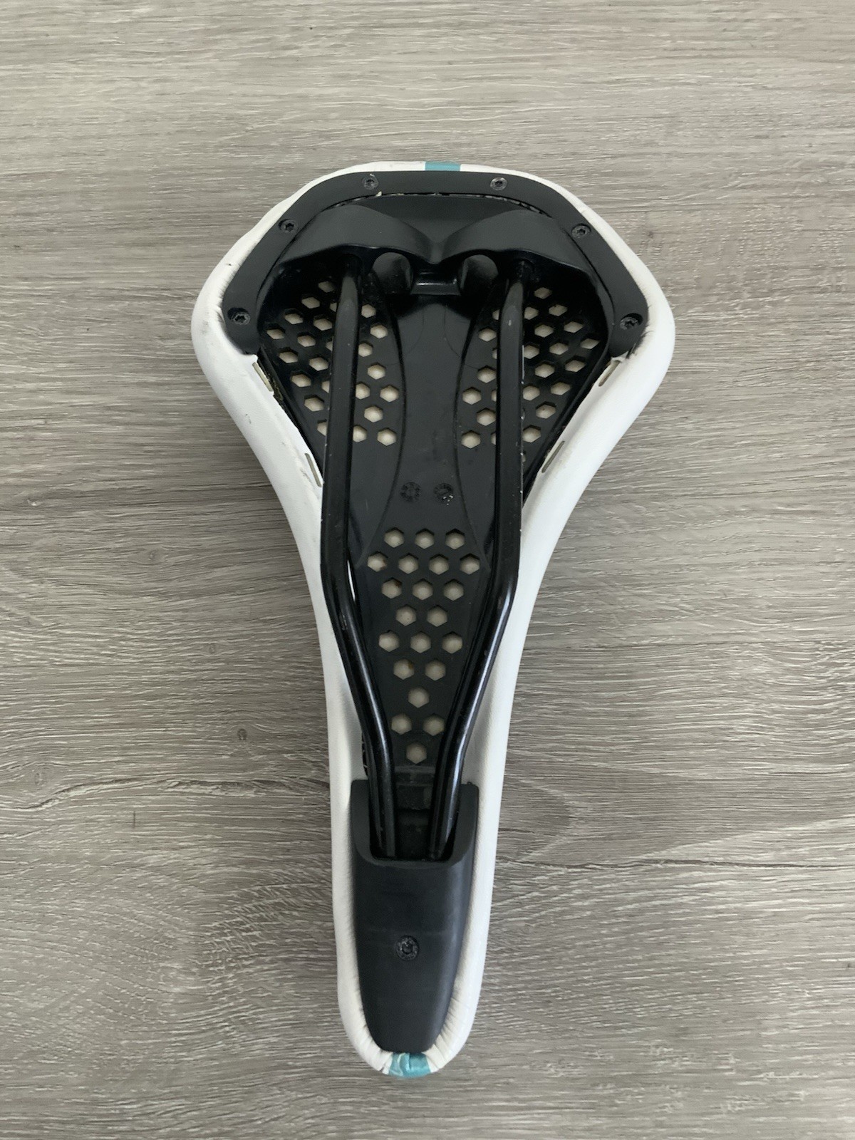 SCOTT RACING SADDLE 320 GRAMS 138 MM X 275 MM WHITE