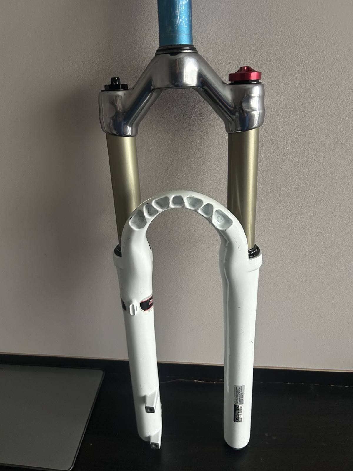 Manitou R-Seven MRD ABSOLUTE ABS+ 100mm 26″ Fork QR DSC TOP MODEL White