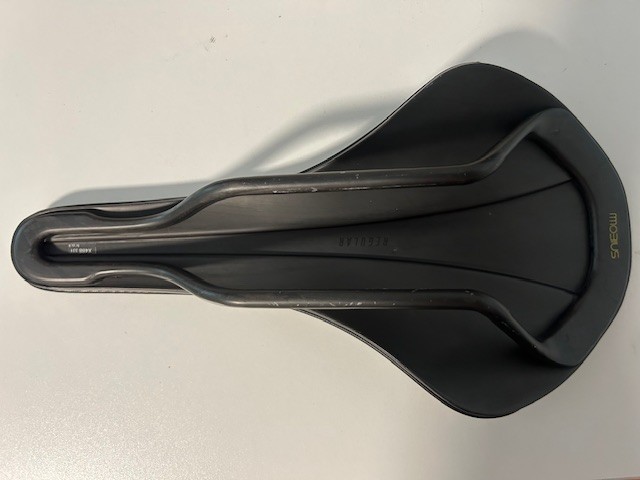 FIZIK ANTARES VERSUS EVO 00 – Regular / 139mm / MOBIUS – small scuff