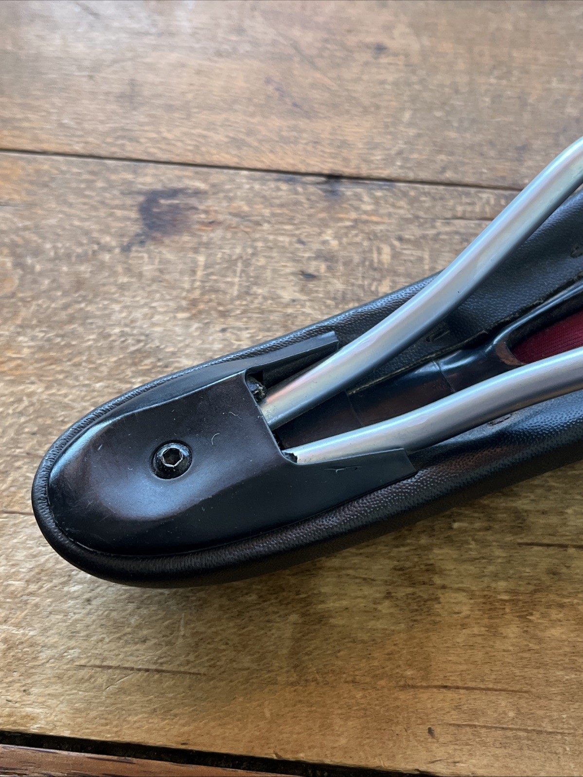 Vintage Oval Concepts 300 Saddle 282 mm Length 138 Width Road Hybrid