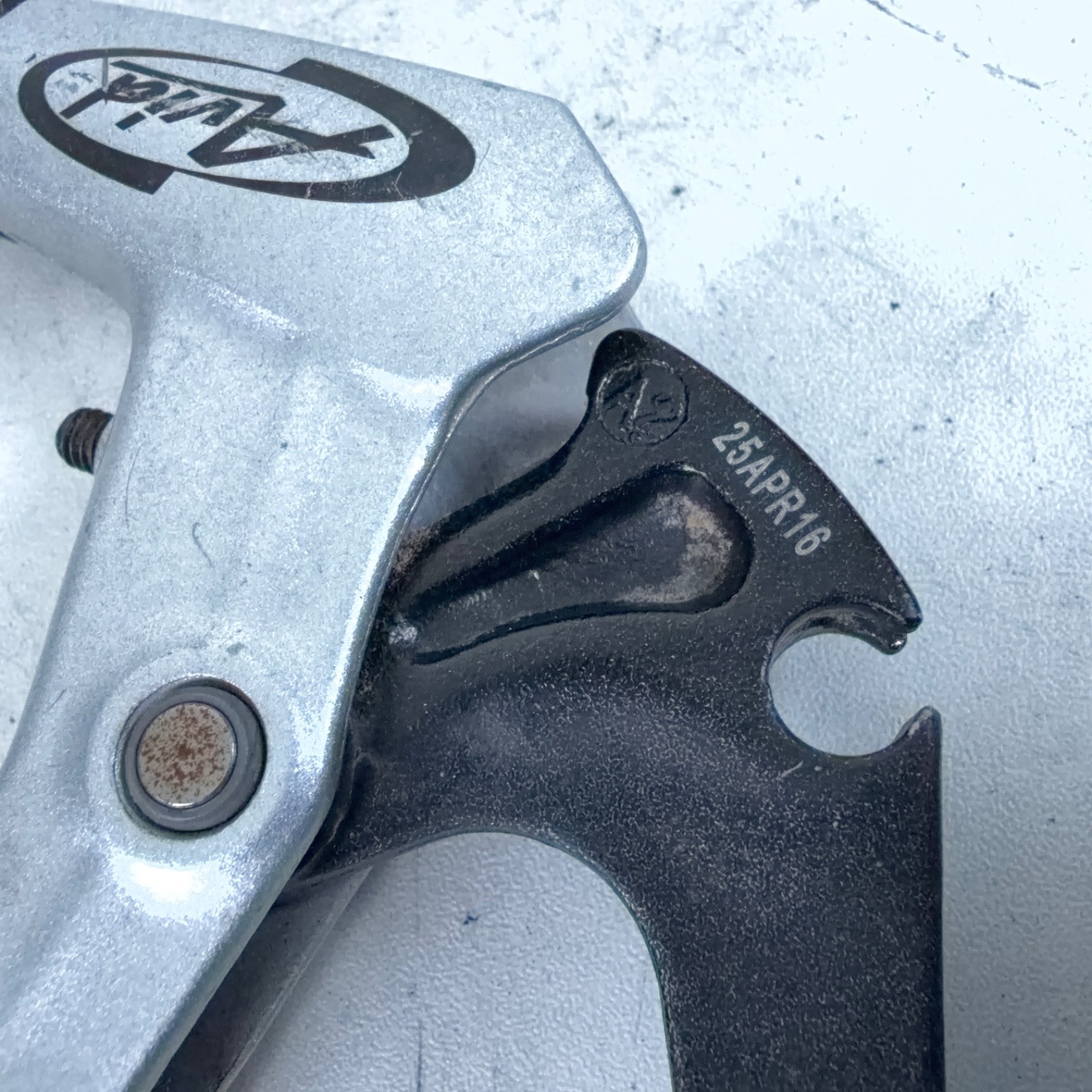Avid Two-Tone Single Short Pull Brake Lever Left or Right Silver/Black Ø22.2