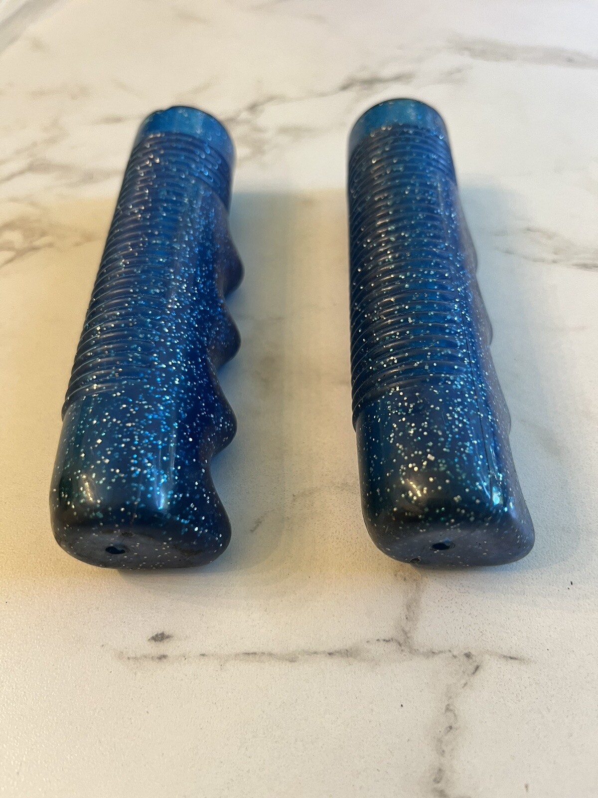 1-PAIR 1960s-70s VINTAGE BLUE METAL FLAKE STINGRAY BICYCLE HANDGRIPS SCHWIN STYL