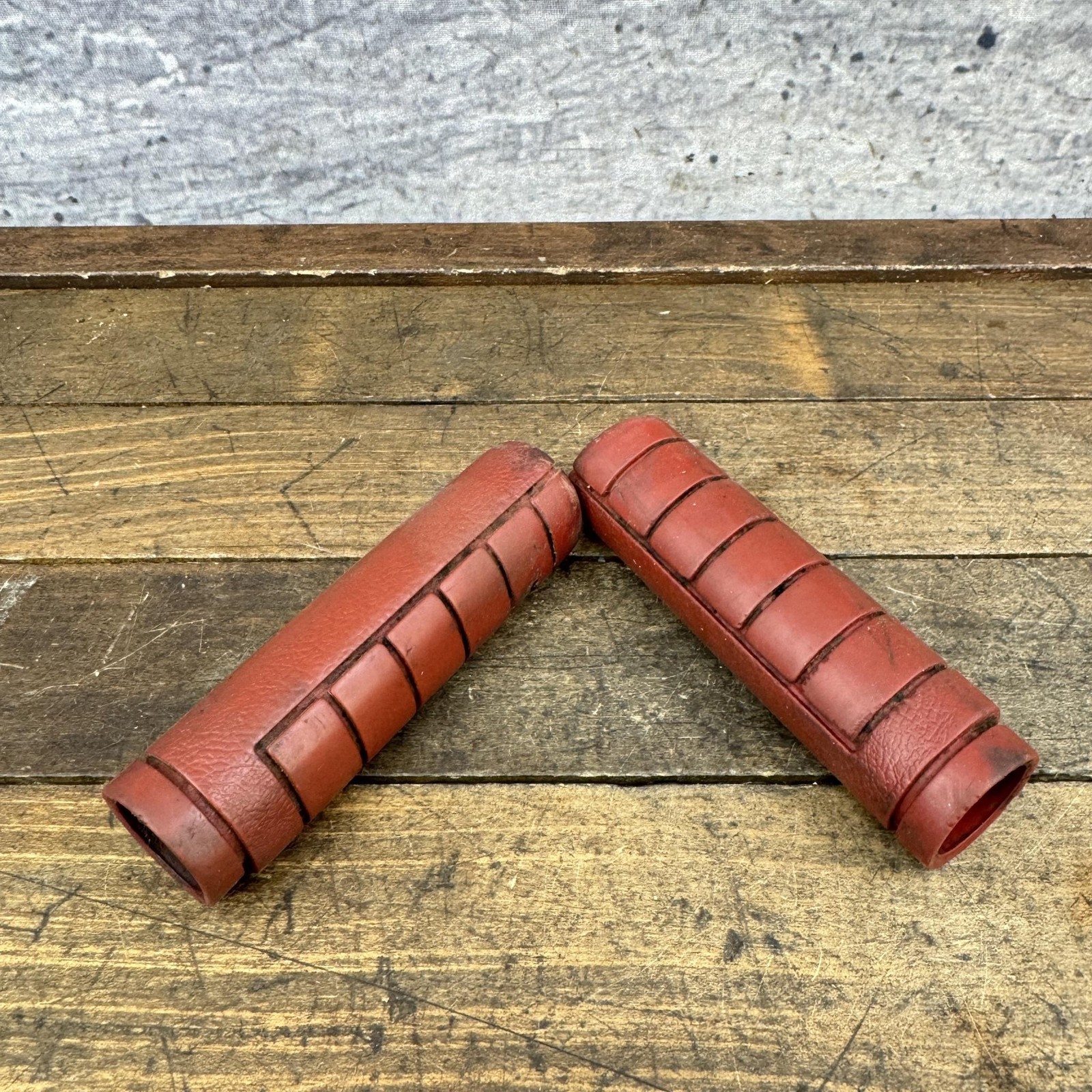 Vintage Huffy Rawhide Grips Red Muscle Bike Cruiser Slip On 4.5 In Rubber 1970s