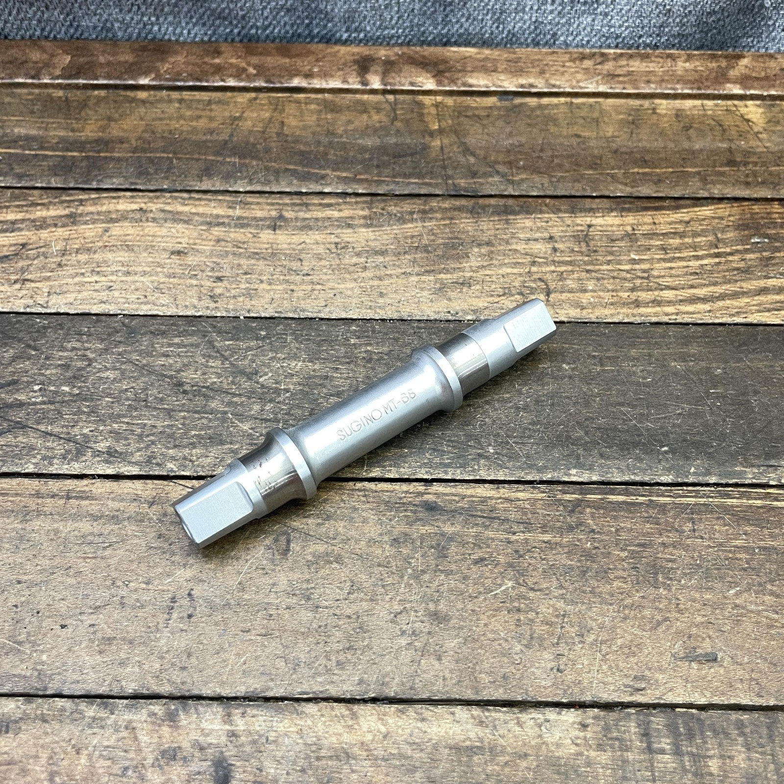 Vintage Sugino MT-68 Bottom Bracket Spindle 68mm 119mm Square Taper Silver