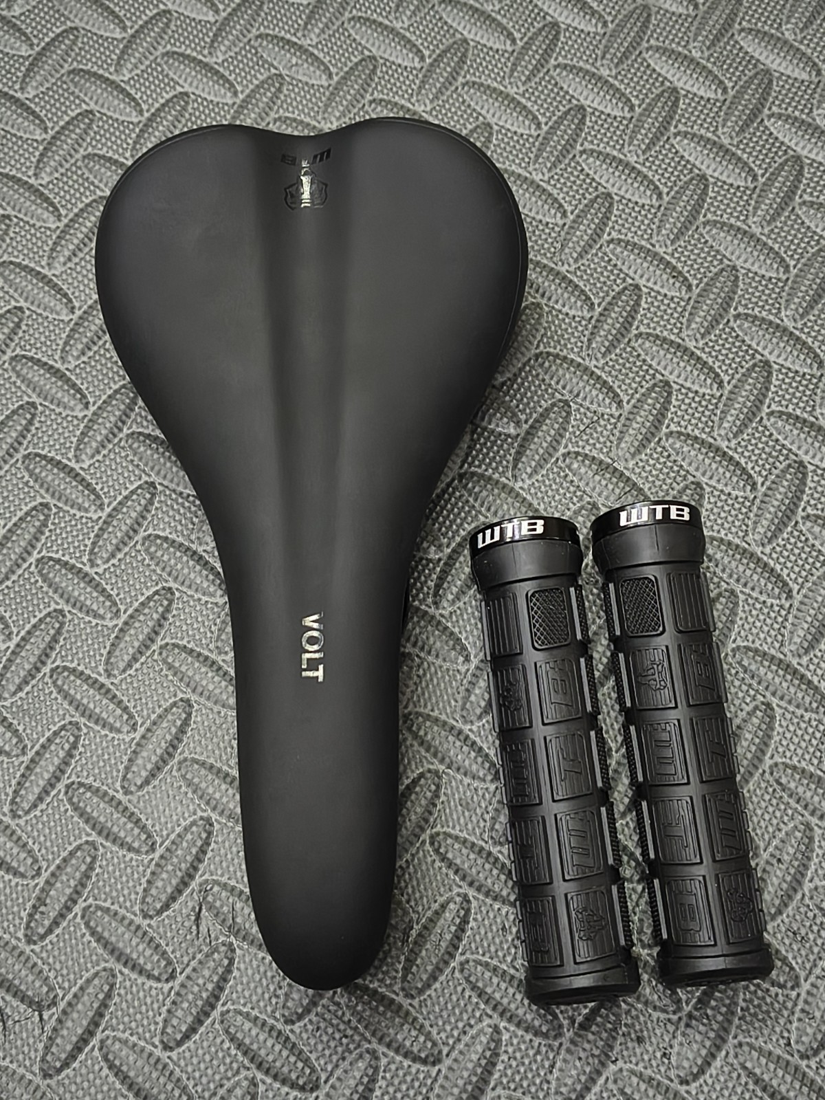 WTB Volt 130mm x 255mm Saddle & Grips Set