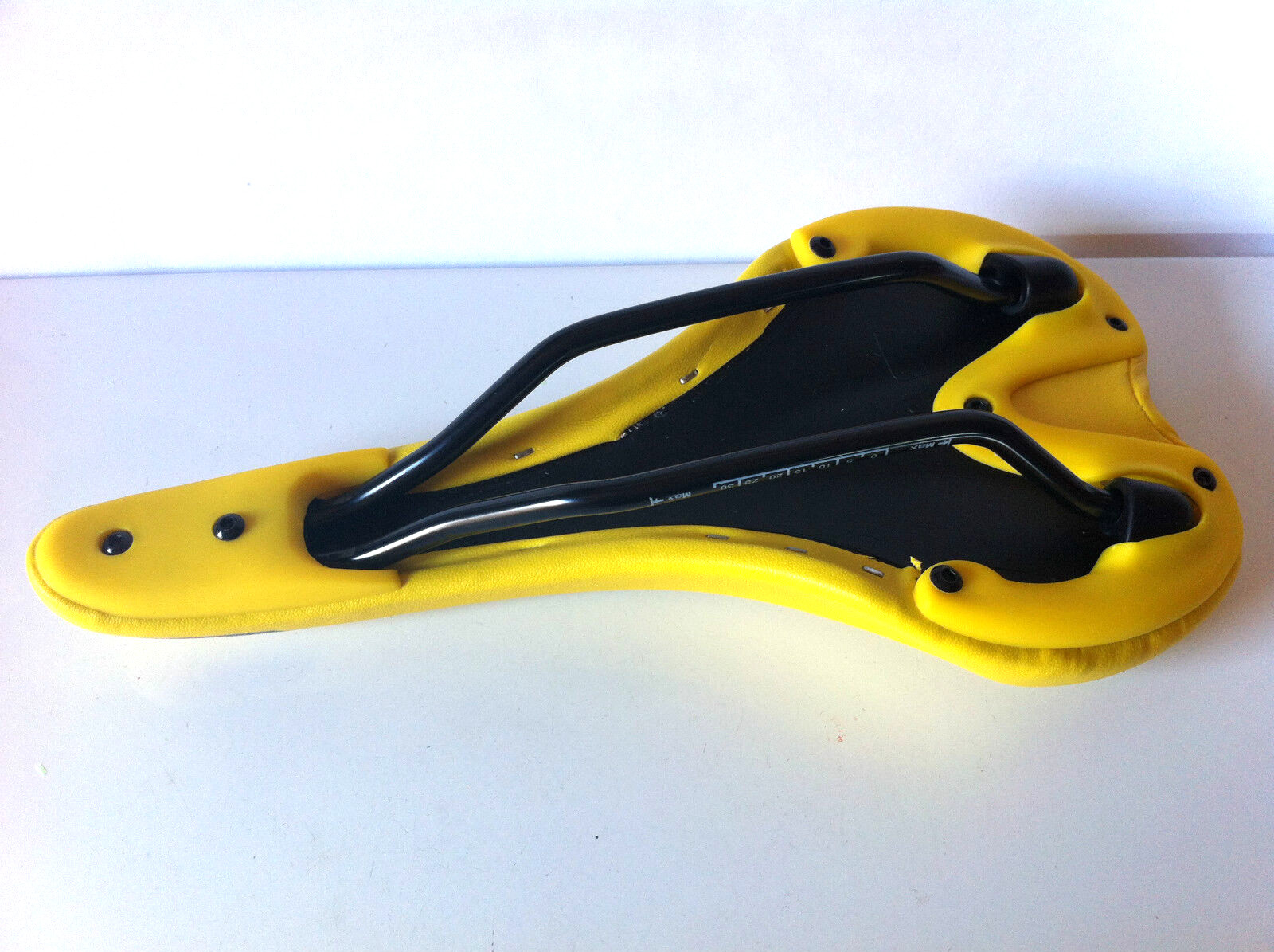 ENDZONE Bicycle Seat Classic MTB Road Racing Track Fixie Bikes YELLOW