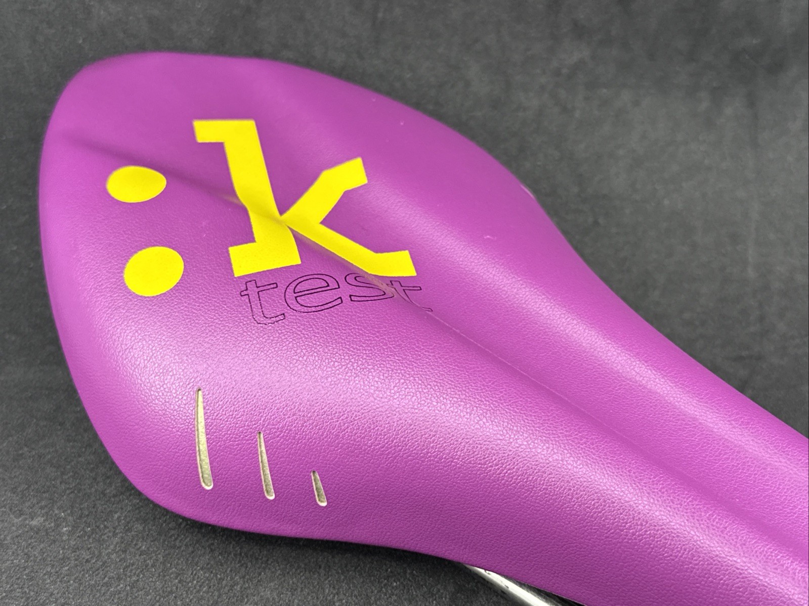 fi:zi’k Arione VS TEST Purple 132mm K:ium Rail Saddle EXCELLENT USED