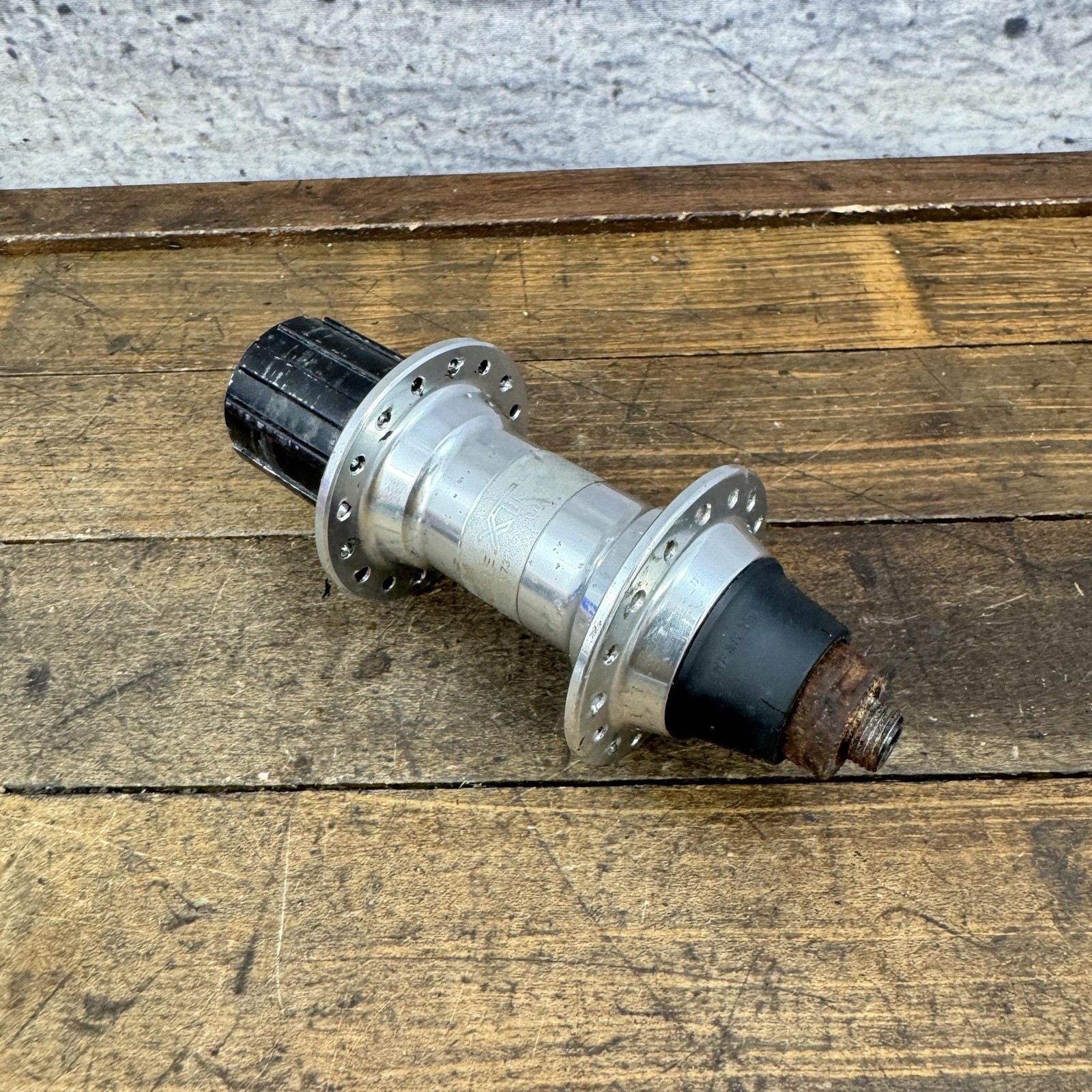 Vintage Shimano Deore XT FH-M737 Rear Hub 32H 135mm 8s MTB QR 90s Silver Japan