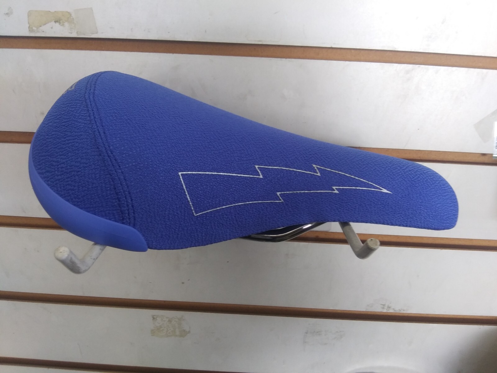 S.E flyer seat and ODI longneck grips with end caps in blue