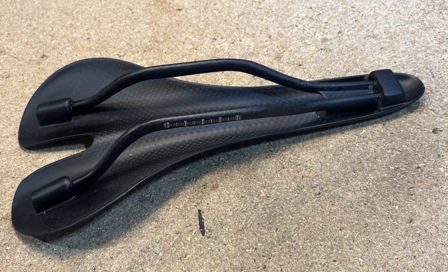 Super Light Carbon Saddle 3.7 Ounces or 105 Grams Road Racing Bike 275x135mm