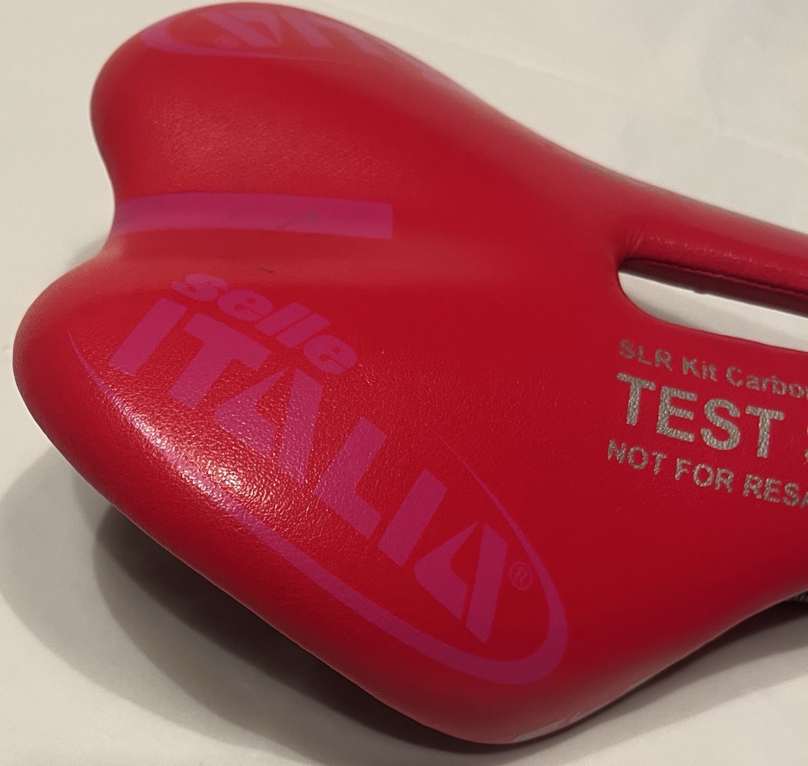 Selle Italia SLR Kit Carbonio Flow TEST Saddle Red Carbon 126g 275mm x 135mm