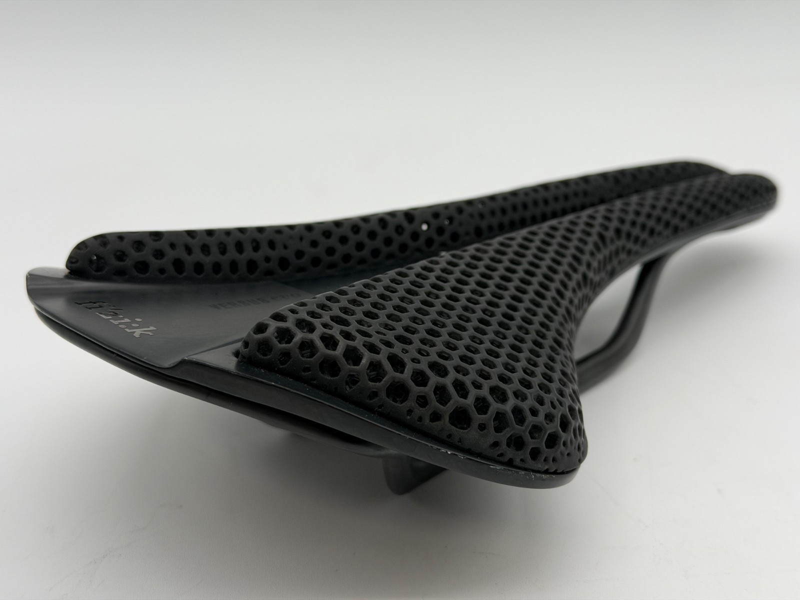 Fizik Versus EVO Adaptive 3D Printed Carbon Fiber Road Saddle 146mm wide x 270mm
