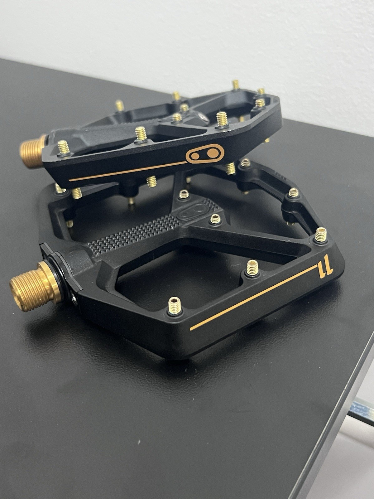 Crankbrothers Stamp 11 MTB Mountain Bike Platform Pedals Titanium Black Large