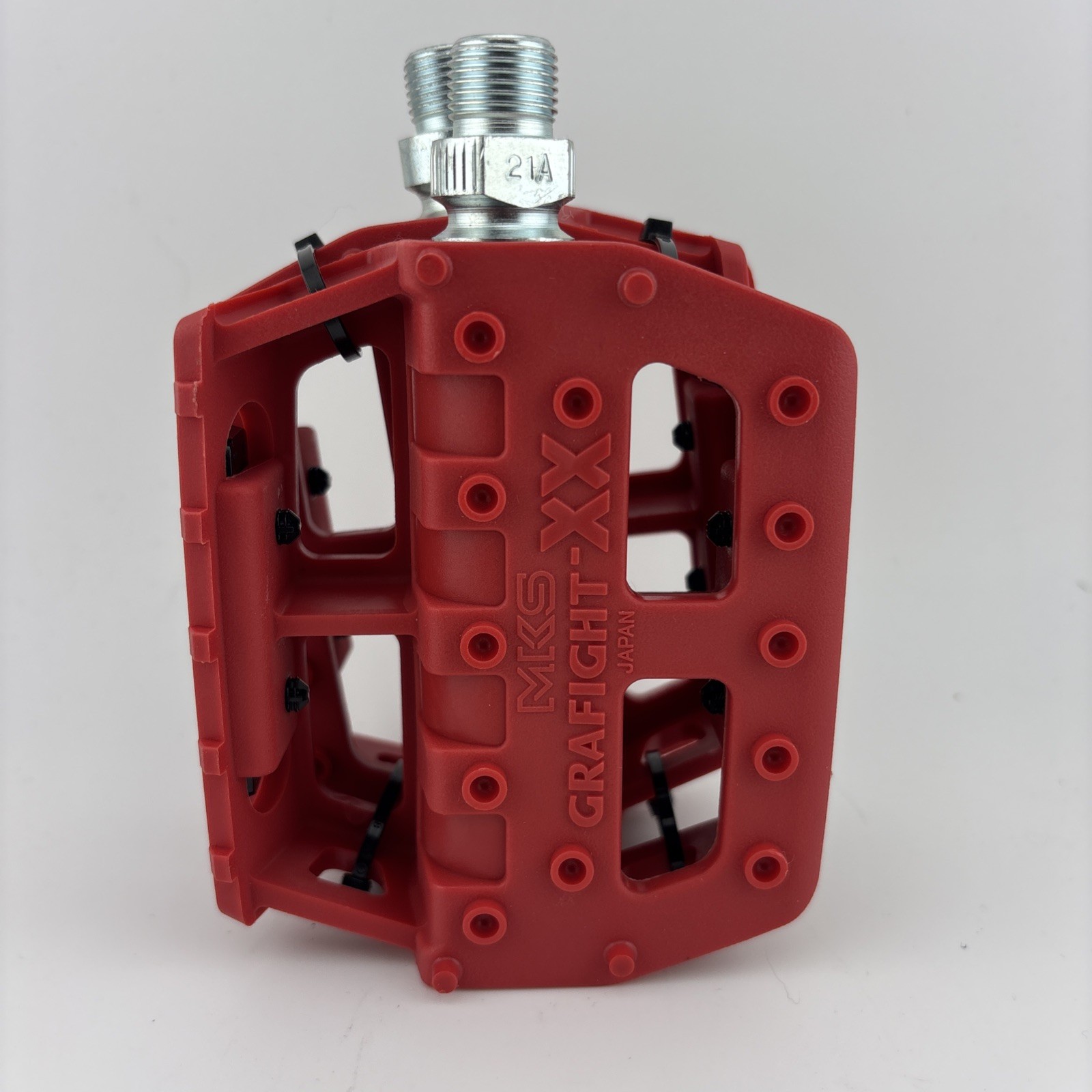 MKS Grafight-XX Pedals 9/16″ Concave Fiberglass/Composite Body Molded Pins Red