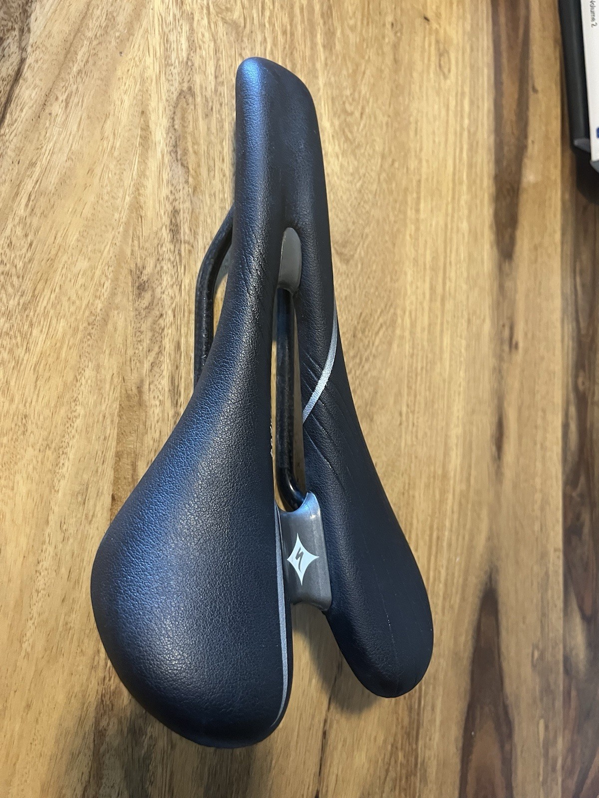 Specialized Oura Pro women’s saddle lightweight FACT carbon rails 143mm