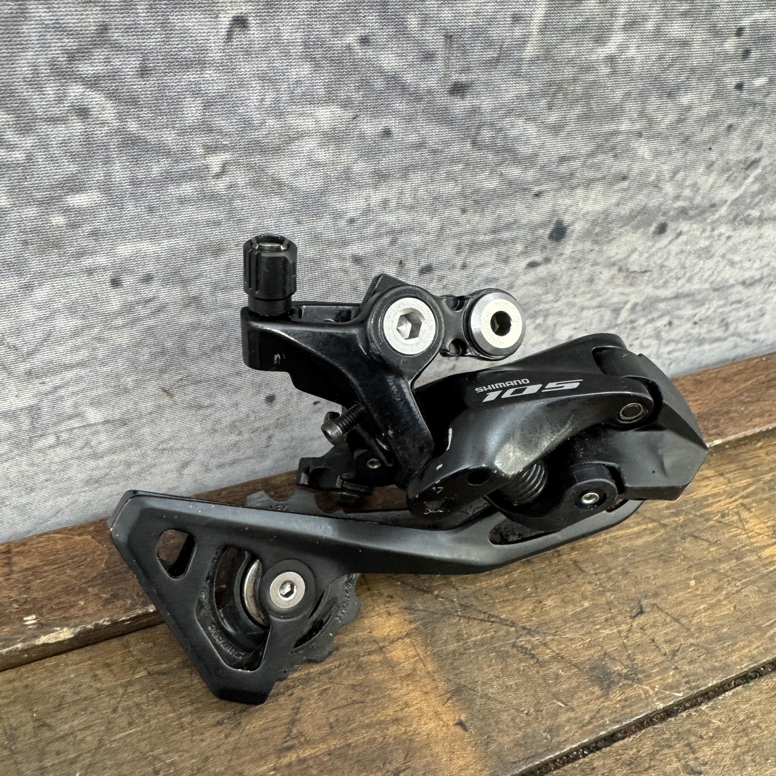 Shimano 105 RD-R7000 Rear Derailleur 11 Speed Medium Cage Black Road 225g