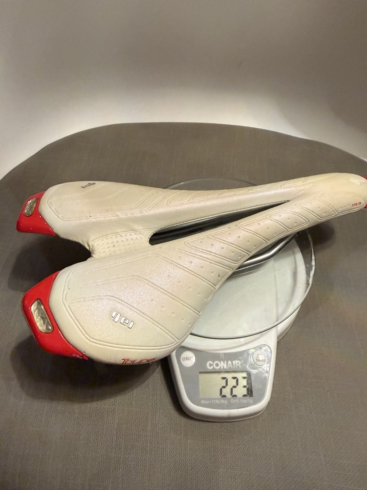 Specialized Toupe Gel 143mm Bicycle Saddle, White, Low Miles, No Damage