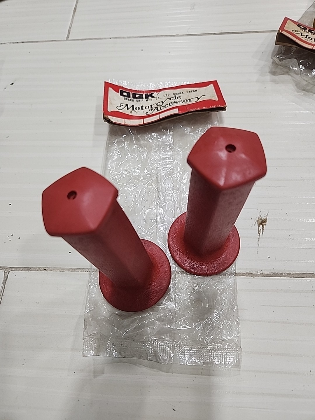 OLD SCHOOL BMX GRIPS OGK 76-6R RED JAPAN NOS GRIP 22mm Both