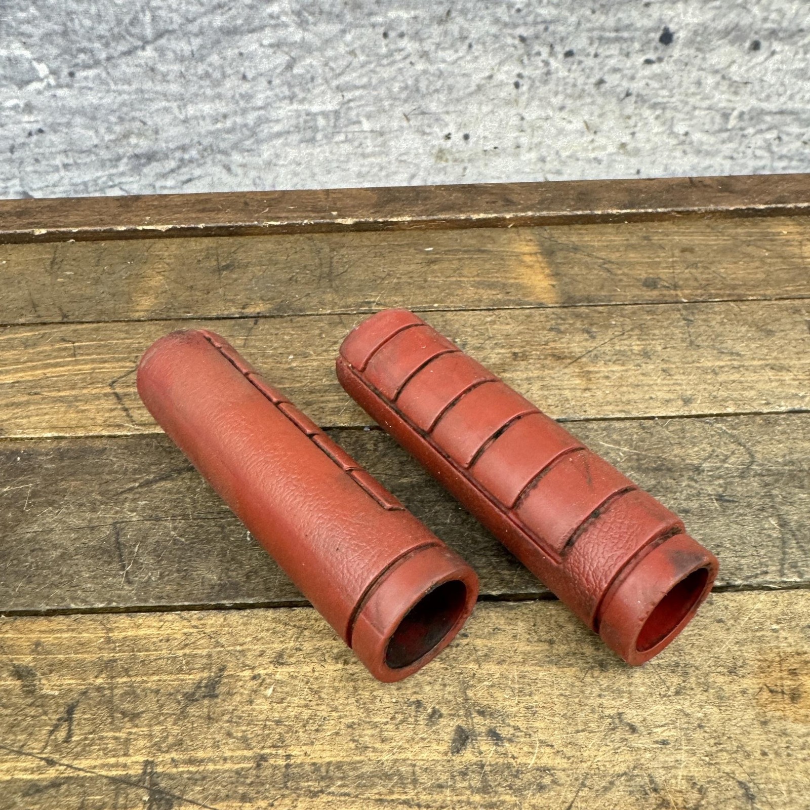 Vintage Huffy Rawhide Grips Red Muscle Bike Cruiser Slip On 4.5 In Rubber 1970s