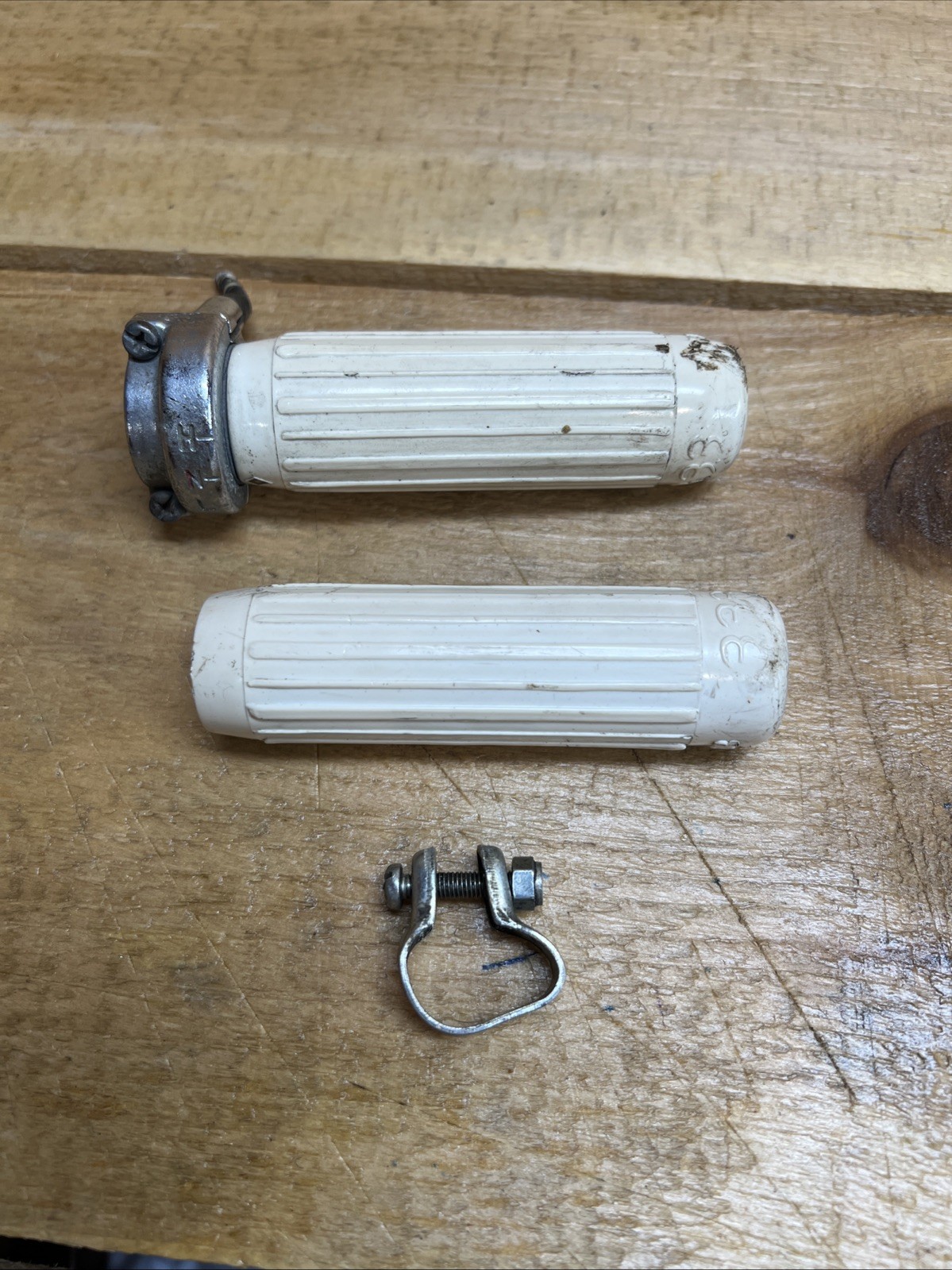 Vintage 333 (3-Speed) Bicycle Shifter And Grip (White) W/Cable Bracket