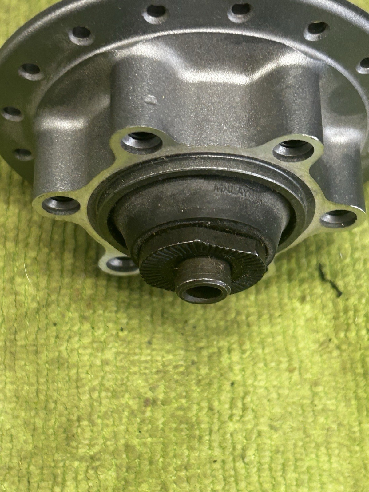 SHIMANO DEORE HD-M525 FRONT HUB 100mm WR 6- BOLT DISC BRAKE