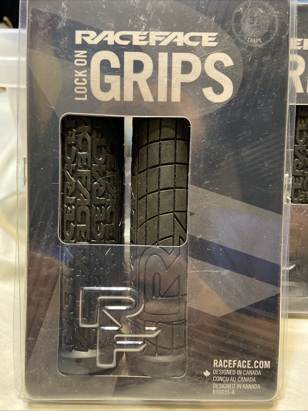 Race Face Lock-On Grippler Handlebar Grips( Black) AC990090- 33 MM
