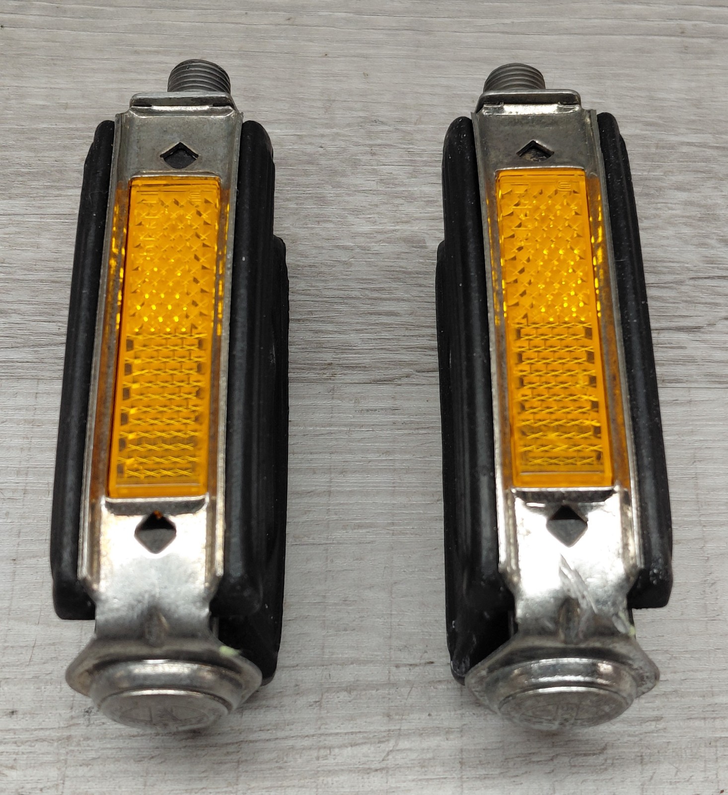Vintage 60’s, 70’s Schwinn Bow Pedals 1/2″ K10490 U30 Block Stingray W/Reflector