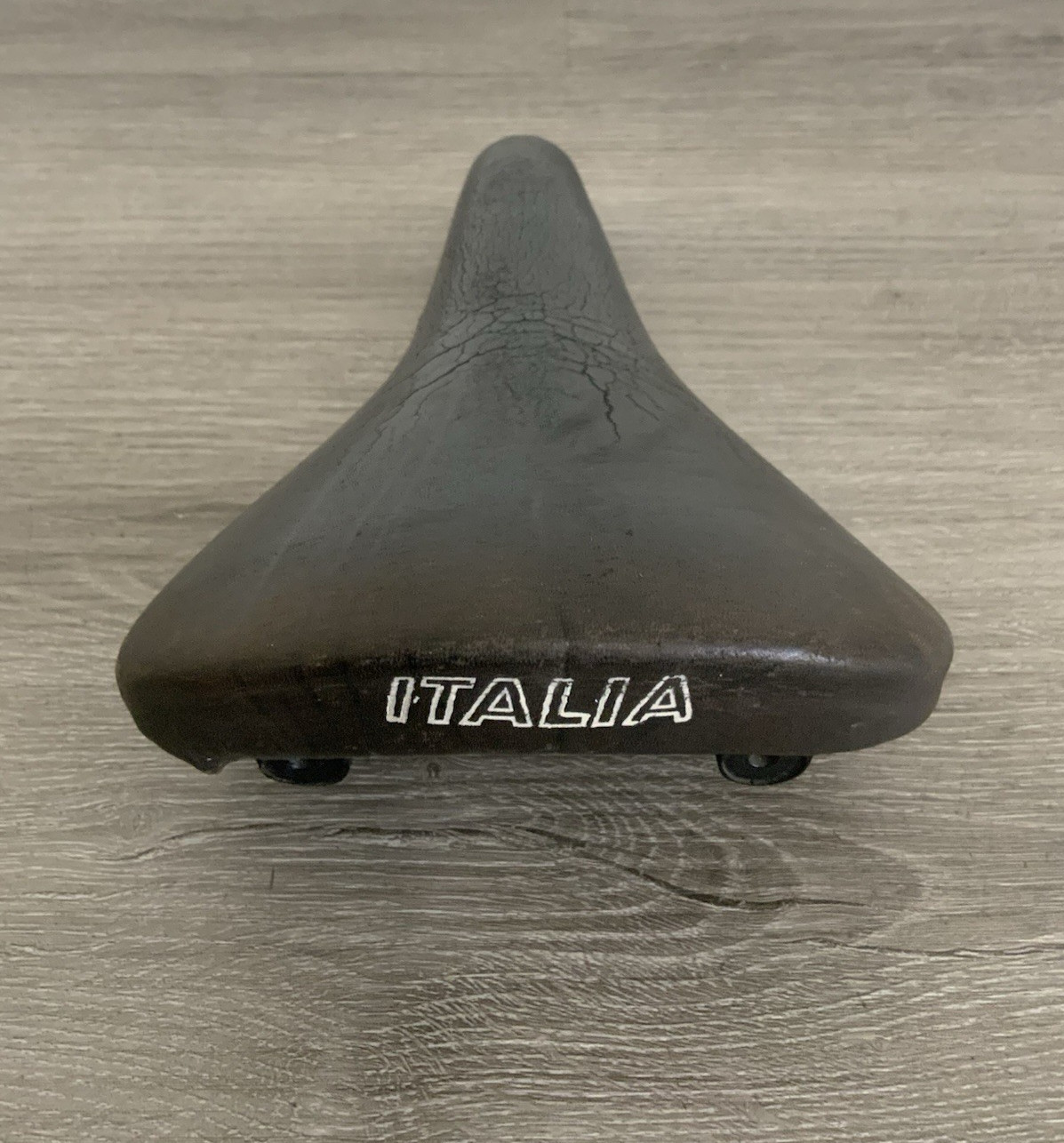 SELLE ITALIA LEATHER ROAD BIKE SADDLE 368 GRAMS 143 MM X 265 MM