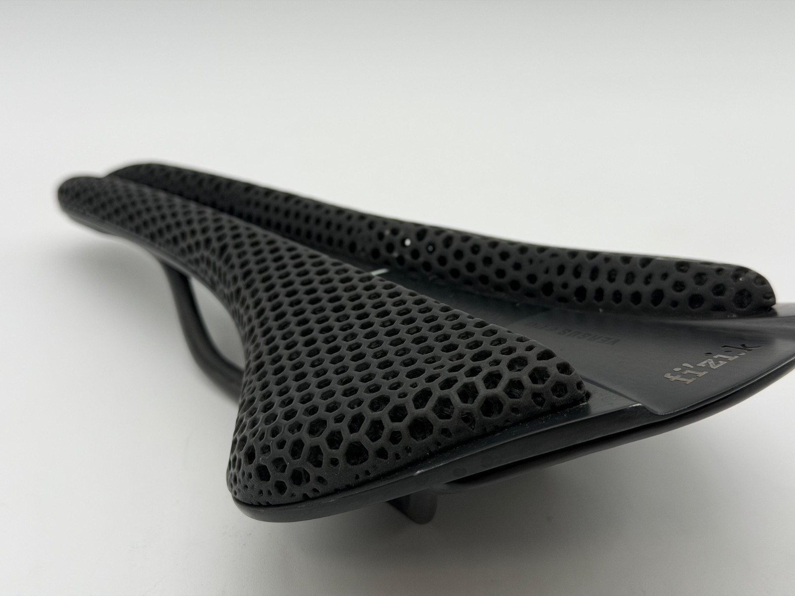 Fizik Versus EVO Adaptive 3D Printed Carbon Fiber Road Saddle 146mm wide x 270mm