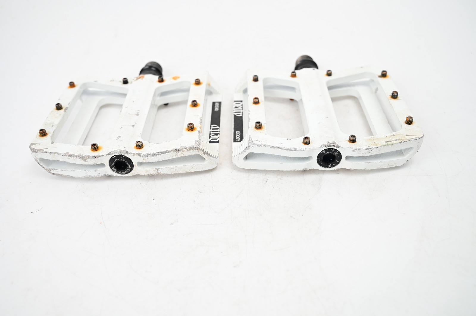 Deity Components ALLOY Flat Platform Pedals Decoy MTB Mountain Bike White 9/16″