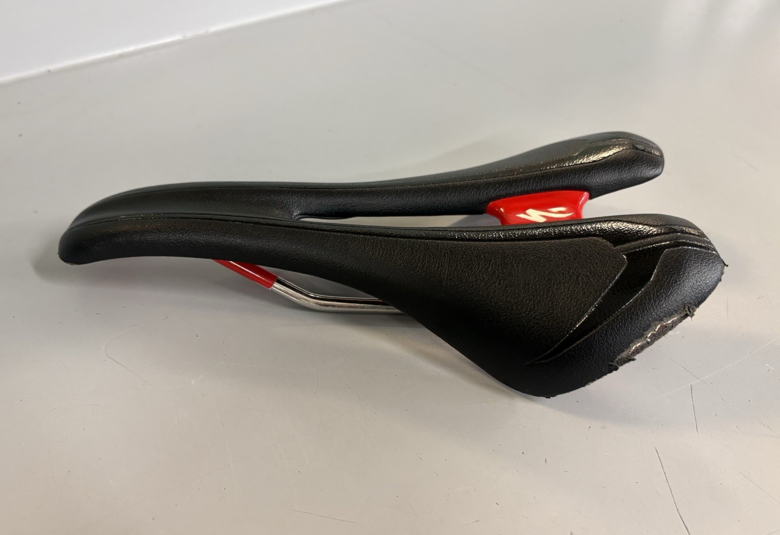 Specialized Romin Evo Expert Saddle 143mm Black/Red Hollow Titanium Rails