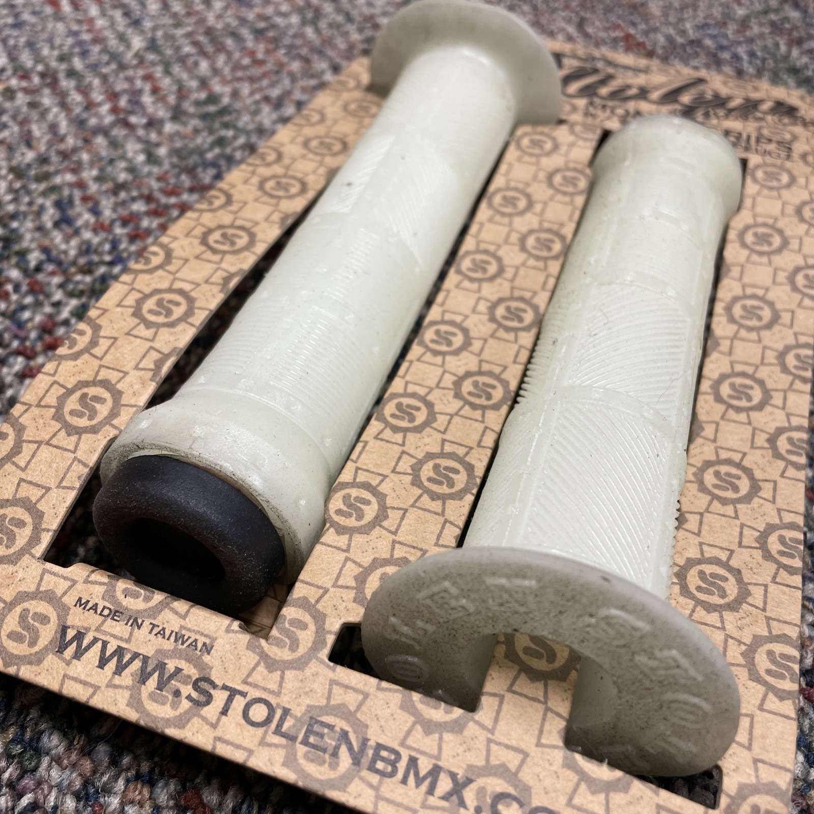 BRAND NEW NOS STOLEN MONEY GRIPS Toxic BIKE BICYCLE CRUISER BMX