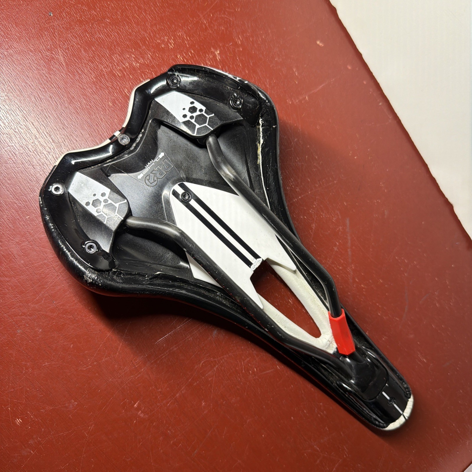 Shimano PRO Griffon carbon rail saddle 142mm