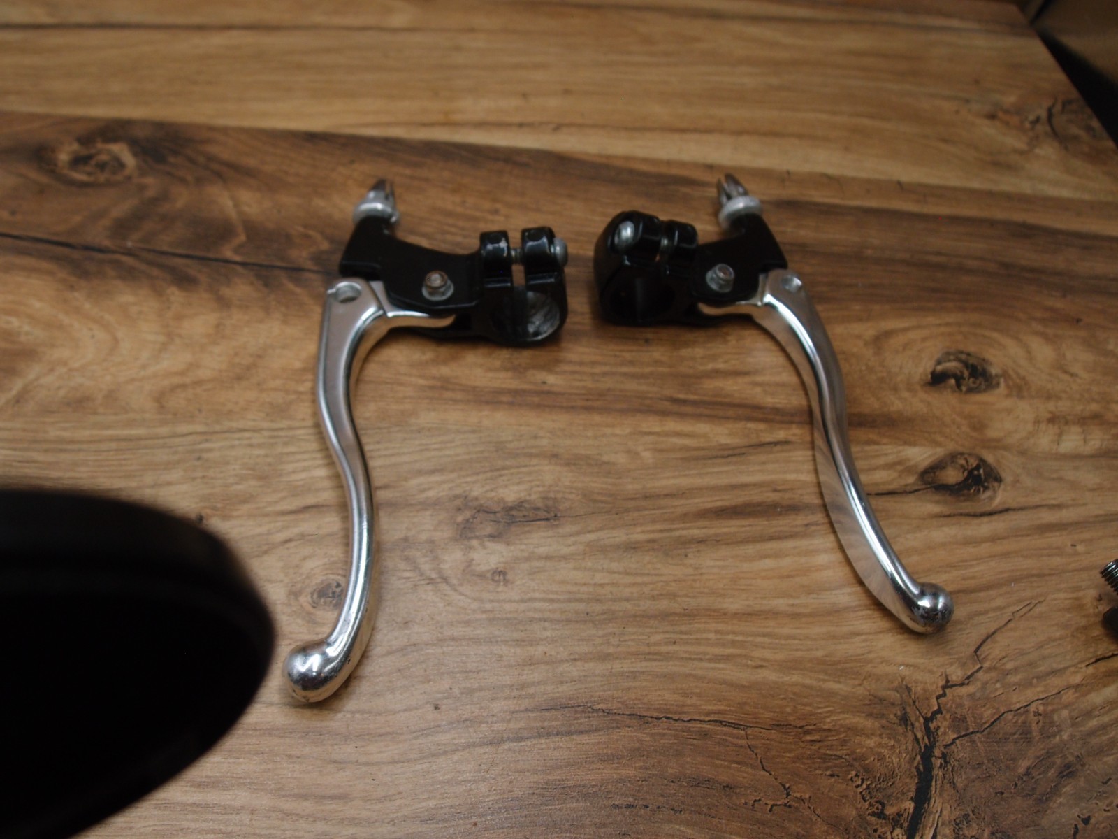 brake levers LEECHI for MTB 4 Finger 22.2 mm from 1980’s