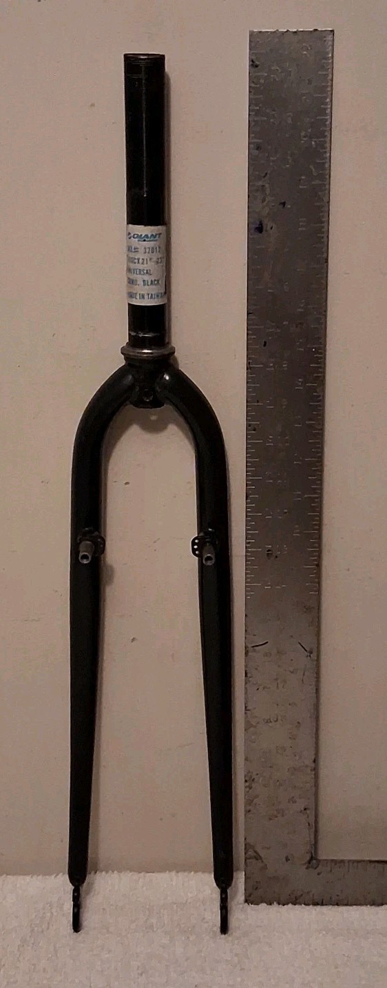 Giant Brand 700c Universal CRMO. Black Taiwan Fork 1″ X 7″ Threaded Gloss Black
